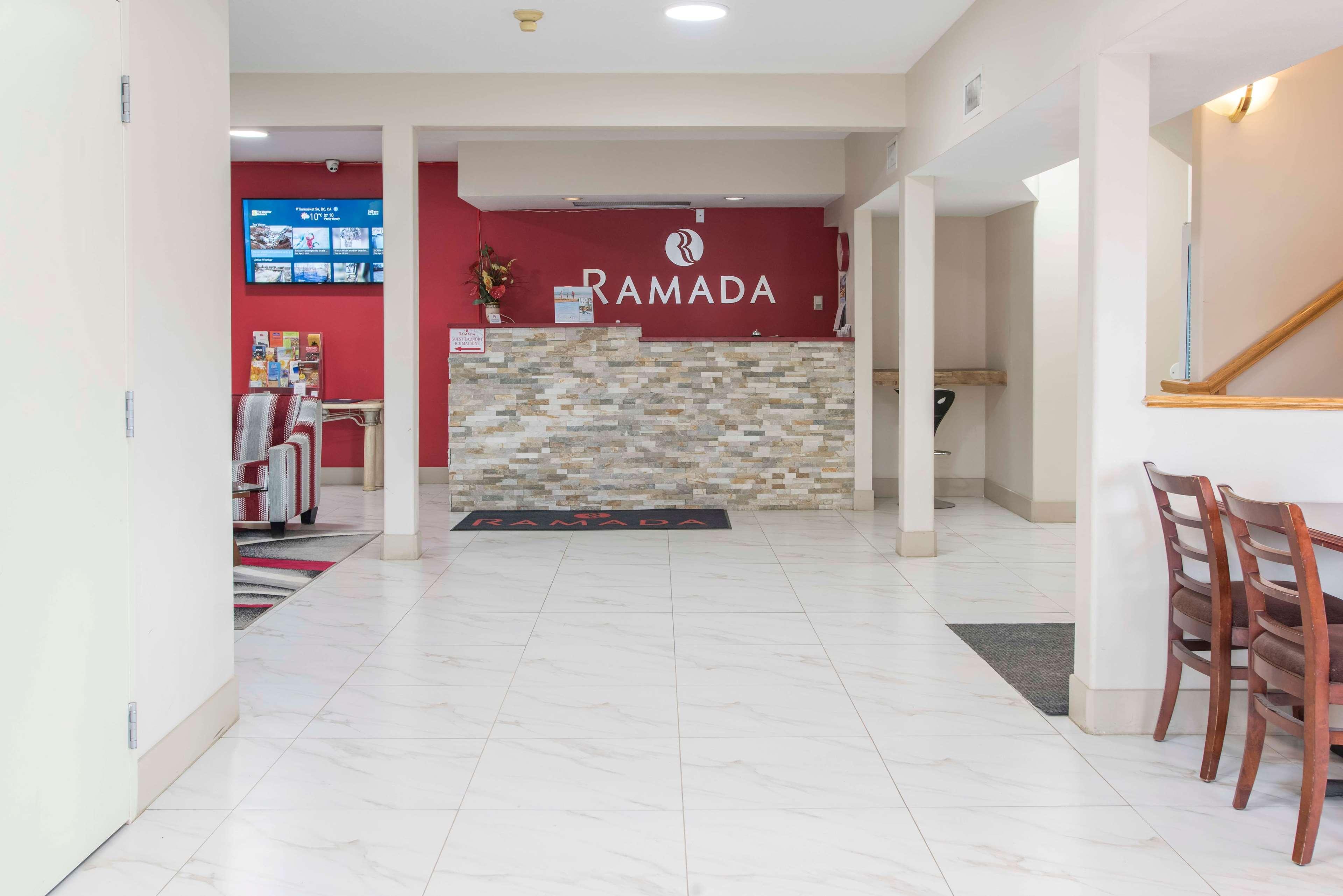 Hotel Ramada Limited 100 Mile House Exterior foto