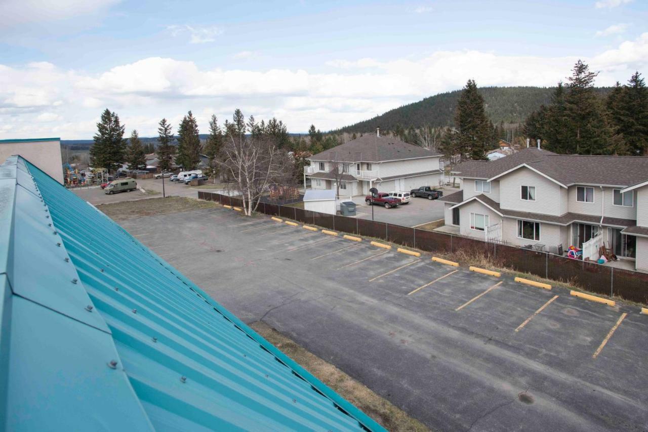 Hotel Ramada Limited 100 Mile House Exterior foto